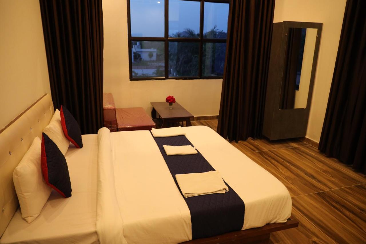 Winter Mountain Resort Pushkar Exterior foto